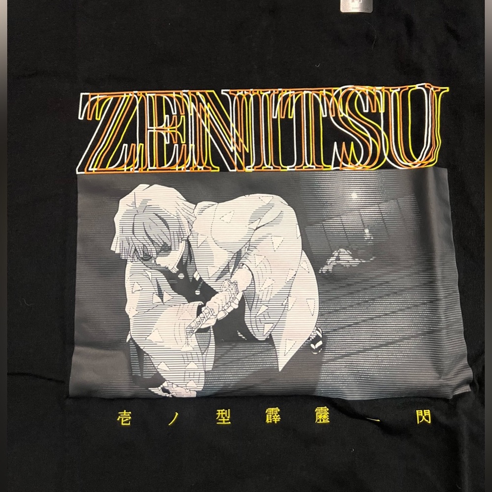Uniqlo Manga Demon Slayer Kimetsu No Yaiba  Zenitsu Black T-Shirt Sz Medium NWT